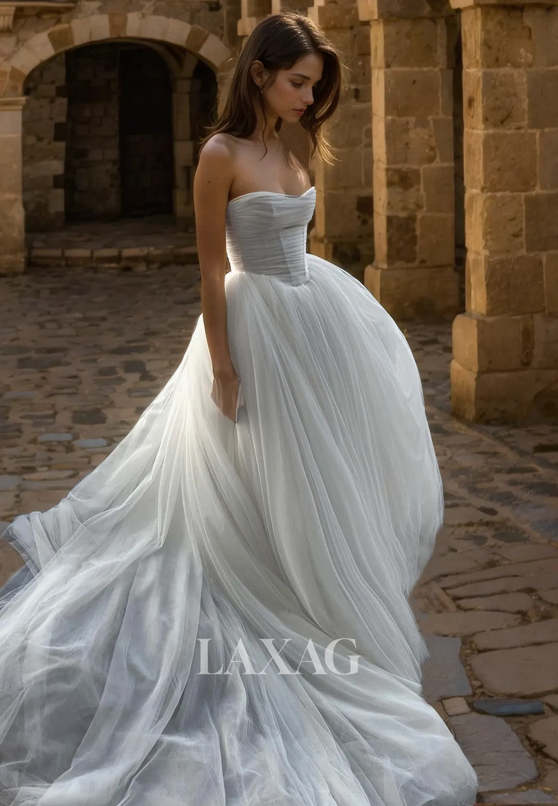 A-Linie Strapless Tulle illsuion Elegant Wedding Dress with Train